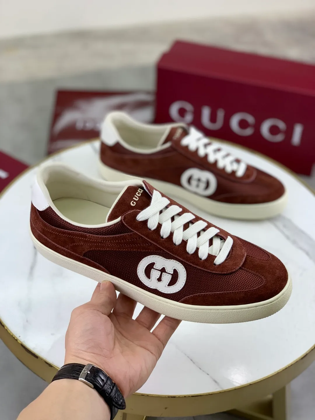 Men's shoes 💰P562 New GUCCI classic design moral training element catwalk model, matching version of top quality moral training shoes for men and women. Epoxy logo process is concave and convex, matching oil edge technology, punched cowhide cloth surface, suede cowhide surface splicing, breathable and not stuffy, the original overlasted shoe model is comfortable on the feet.  Fabric: Matched leather + cloth + mesh Lining: Water-dyed sheepskin Foot: Water-dyed sheepskin Outsole: Original molded TP matching environmentally friendly material Packaging: Top counter full set of packaging Female 35-42 (Female 41.42. Customized) Male 39-46 (46 customized)